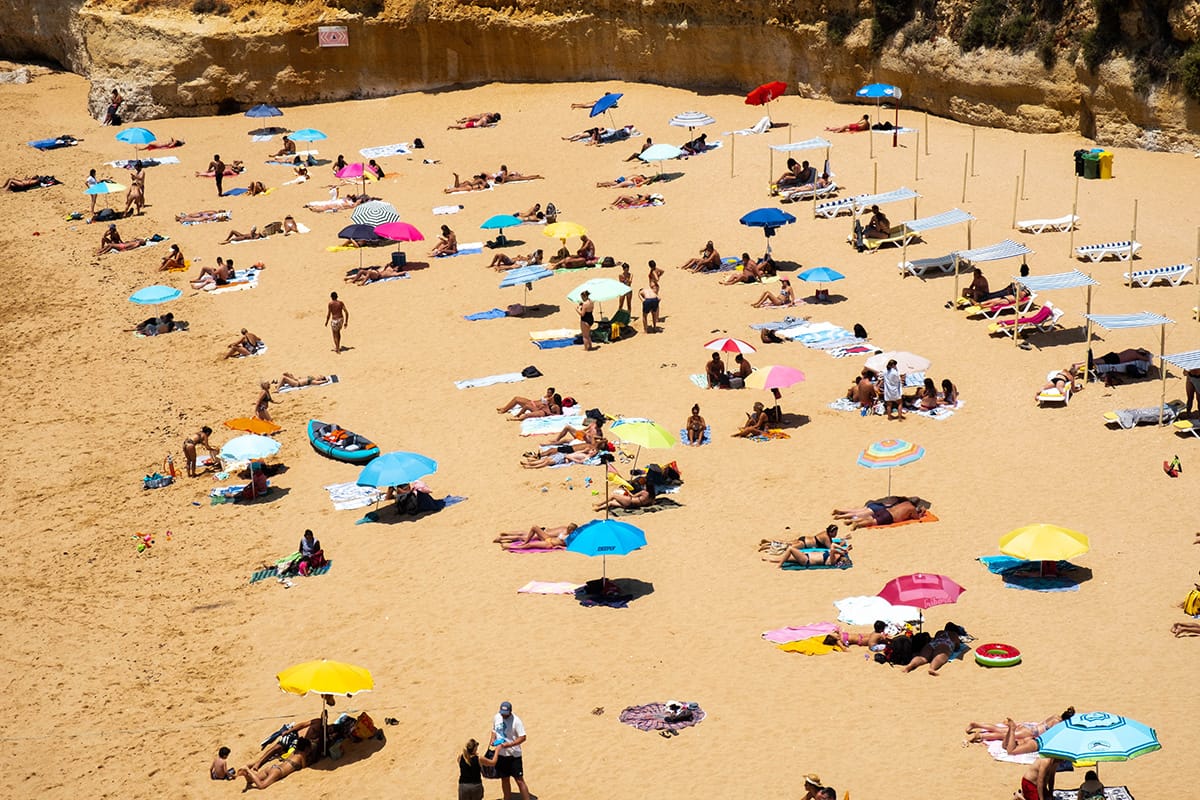Sunbathing - great for humans, disastrous for worms! - Img: Jo Kassis @Pexels 